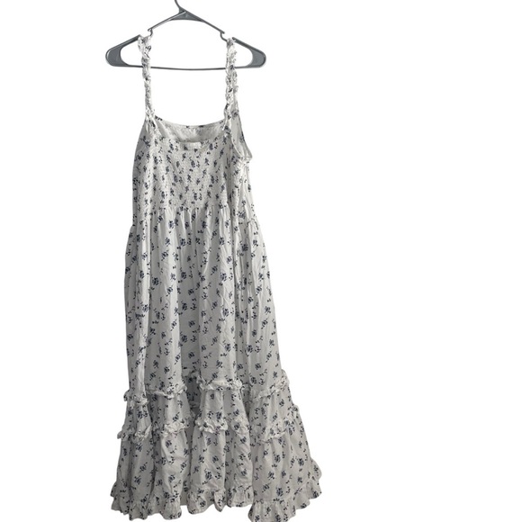 Universal Thread Maxi Dress Size 1X  White Blue Floral Tiered Sleeveless Flowy - Picture 3 of 13